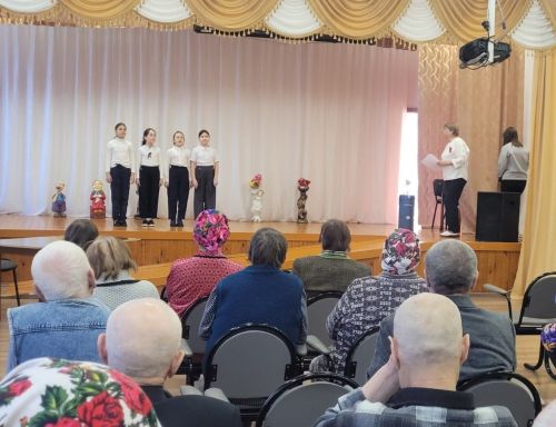 Юные артисты порадовали жителей Нурлатского дома престарелых