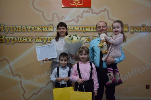 Многодетная семья из Нурлата стала обладателем социальной выплаты на приобретение жилья