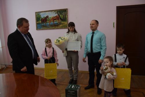 Многодетная семья из Нурлата стала обладателем социальной выплаты на приобретение жилья