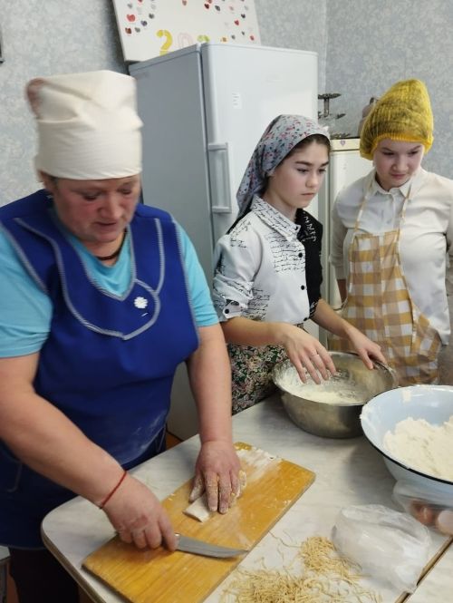 Школьники из Старых Челнов приготовили бойцам партию домашней лапши