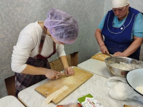 Школьники из Старых Челнов приготовили бойцам партию домашней лапши