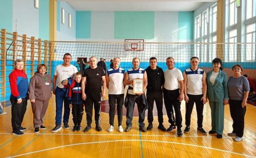 В Нурлате разыграли кубок отцов по волейболу