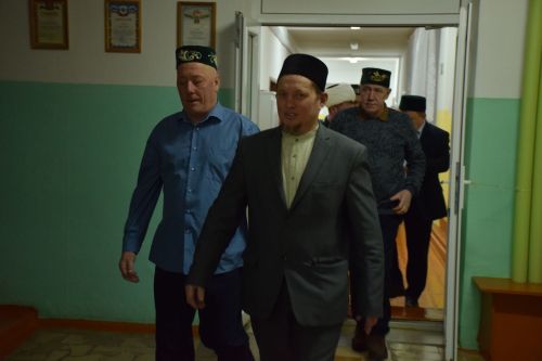 В первый день месяца Рамадан глава Нурлатского района посетил вечер разговения в Степном Озере