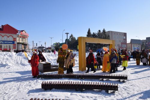 Жители Нурлата ярко и масштабно отпраздновали Масленицу (+ фоторепортаж)