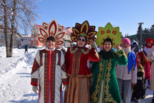 Жители Нурлата ярко и масштабно отпраздновали Масленицу (+ фоторепортаж)