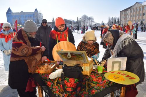 Жители Нурлата ярко и масштабно отпраздновали Масленицу (+ фоторепортаж)