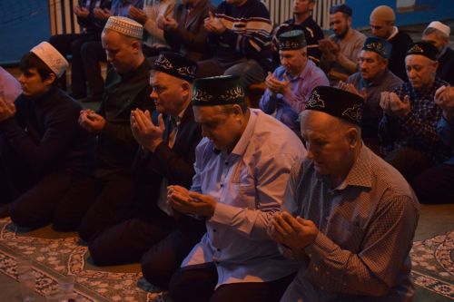 В первый день месяца Рамадан глава Нурлатского района посетил вечер разговения в Степном Озере