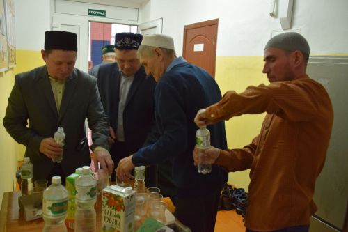 В первый день месяца Рамадан глава Нурлатского района посетил вечер разговения в Степном Озере