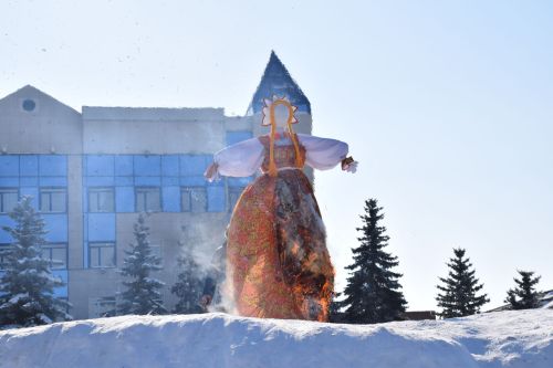 Жители Нурлата ярко и масштабно отпраздновали Масленицу (+ фоторепортаж)