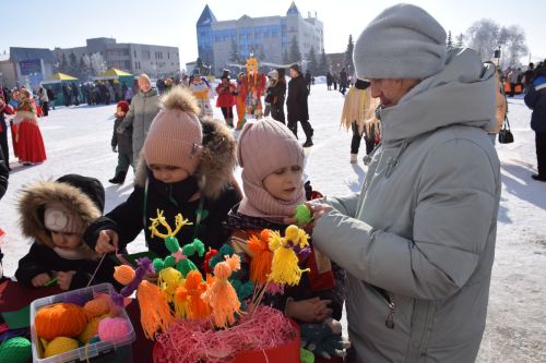 Жители Нурлата ярко и масштабно отпраздновали Масленицу (+ фоторепортаж)