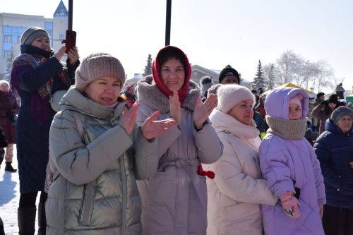 Жители Нурлата ярко и масштабно отпраздновали Масленицу (+ фоторепортаж)