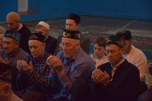 В первый день месяца Рамадан глава Нурлатского района посетил вечер разговения в Степном Озере