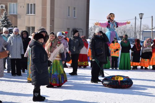 Жители Нурлата ярко и масштабно отпраздновали Масленицу (+ фоторепортаж)