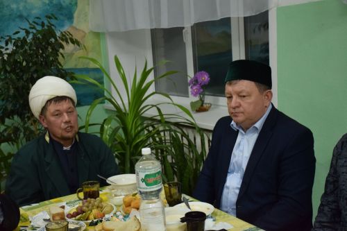 В первый день месяца Рамадан глава Нурлатского района посетил вечер разговения в Степном Озере