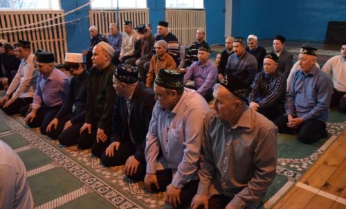 В первый день месяца Рамадан глава Нурлатского района посетил вечер разговения в Степном Озере