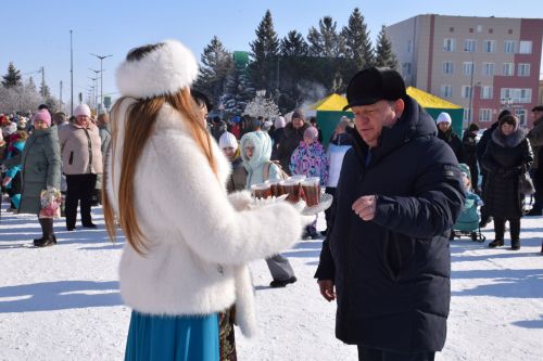 Жители Нурлата ярко и масштабно отпраздновали Масленицу (+ фоторепортаж)