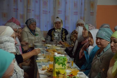 В первый день месяца Рамадан глава Нурлатского района посетил вечер разговения в Степном Озере