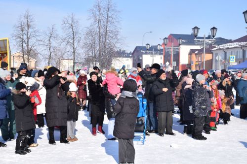 Жители Нурлата ярко и масштабно отпраздновали Масленицу (+ фоторепортаж)