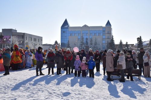 Жители Нурлата ярко и масштабно отпраздновали Масленицу (+ фоторепортаж)