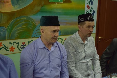 В первый день месяца Рамадан глава Нурлатского района посетил вечер разговения в Степном Озере