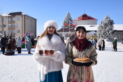 Жители Нурлата ярко и масштабно отпраздновали Масленицу (+ фоторепортаж)