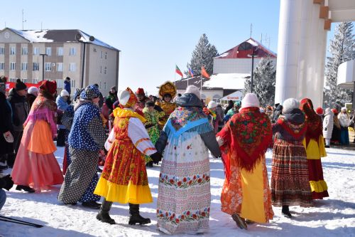 Жители Нурлата ярко и масштабно отпраздновали Масленицу (+ фоторепортаж)