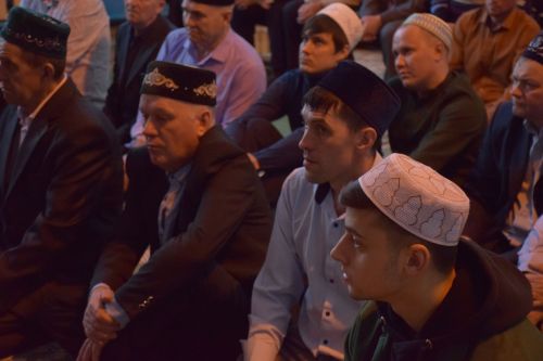 В первый день месяца Рамадан глава Нурлатского района посетил вечер разговения в Степном Озере