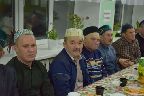 В первый день месяца Рамадан глава Нурлатского района посетил вечер разговения в Степном Озере