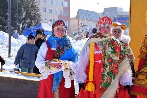 Жители Нурлата ярко и масштабно отпраздновали Масленицу (+ фоторепортаж)