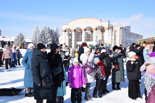 Жители Нурлата ярко и масштабно отпраздновали Масленицу (+ фоторепортаж)
