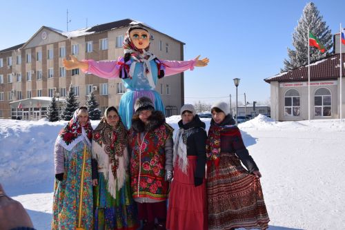 Жители Нурлата ярко и масштабно отпраздновали Масленицу (+ фоторепортаж)