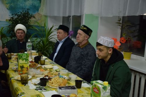 В первый день месяца Рамадан глава Нурлатского района посетил вечер разговения в Степном Озере