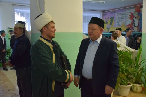 В первый день месяца Рамадан глава Нурлатского района посетил вечер разговения в Степном Озере