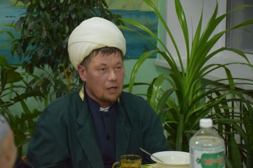 В первый день месяца Рамадан глава Нурлатского района посетил вечер разговения в Степном Озере
