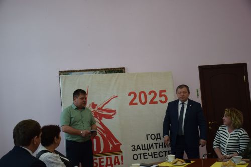 Глава Нурлатского района Дамир Ишкинеев встретился с бойцами СВО, прибывшими в краткосрочный отпуск