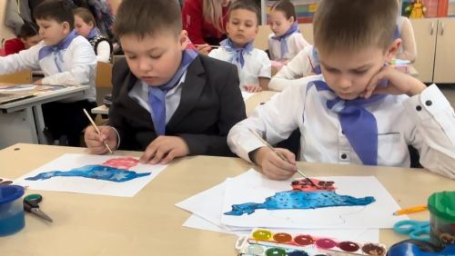 Учащиеся школы №1 города Нурлат присоединились к акции «Краски Крыма»