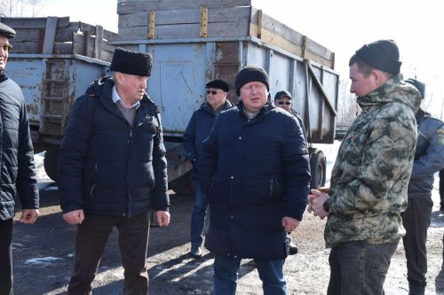 В Нурлатском районе проверили готовность техники к весенне-полевым работам