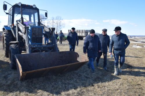 В Нурлатском районе проверили готовность техники к весенне-полевым работам