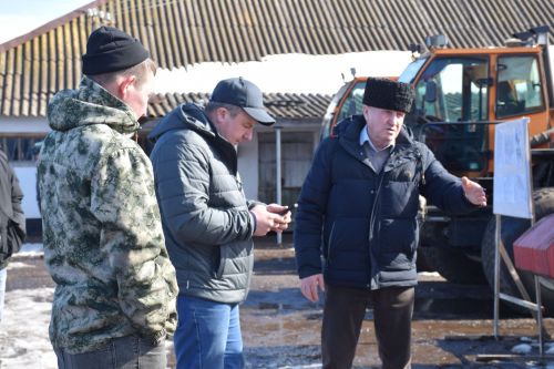 В Нурлатском районе проверили готовность техники к весенне-полевым работам