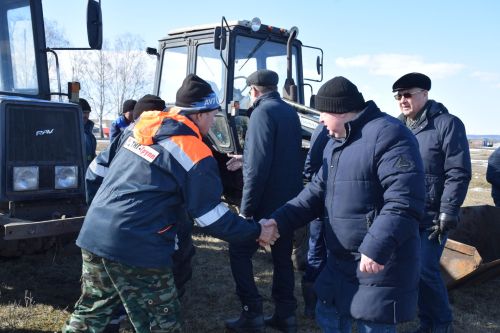 В Нурлатском районе проверили готовность техники к весенне-полевым работам