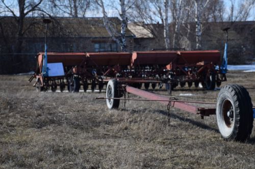 В Нурлатском районе проверили готовность техники к весенне-полевым работам