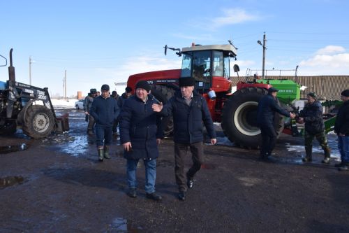В Нурлатском районе проверили готовность техники к весенне-полевым работам