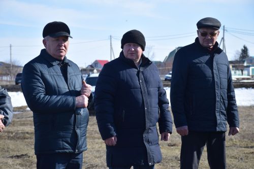 В Нурлатском районе проверили готовность техники к весенне-полевым работам