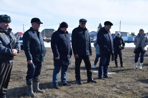 В Нурлатском районе проверили готовность техники к весенне-полевым работам