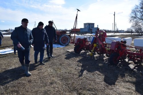 В Нурлатском районе проверили готовность техники к весенне-полевым работам