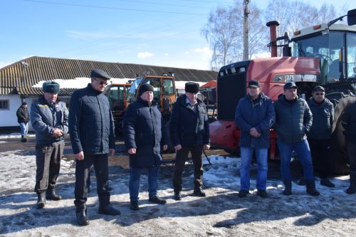 В Нурлатском районе проверили готовность техники к весенне-полевым работам