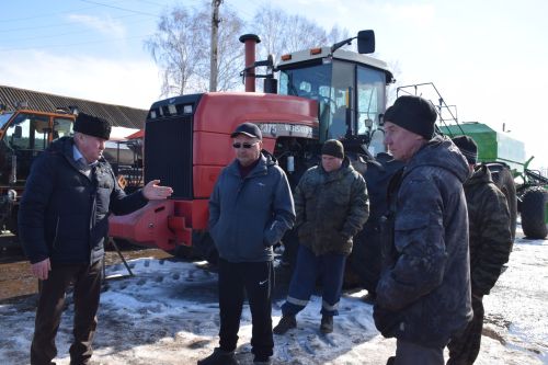 В Нурлатском районе проверили готовность техники к весенне-полевым работам