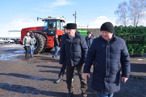 В Нурлатском районе проверили готовность техники к весенне-полевым работам