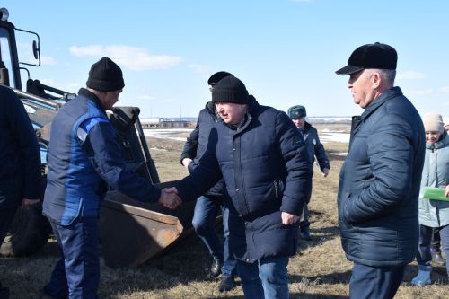 В Нурлатском районе проверили готовность техники к весенне-полевым работам