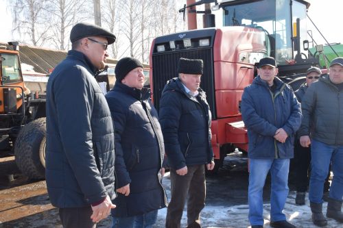 В Нурлатском районе проверили готовность техники к весенне-полевым работам
